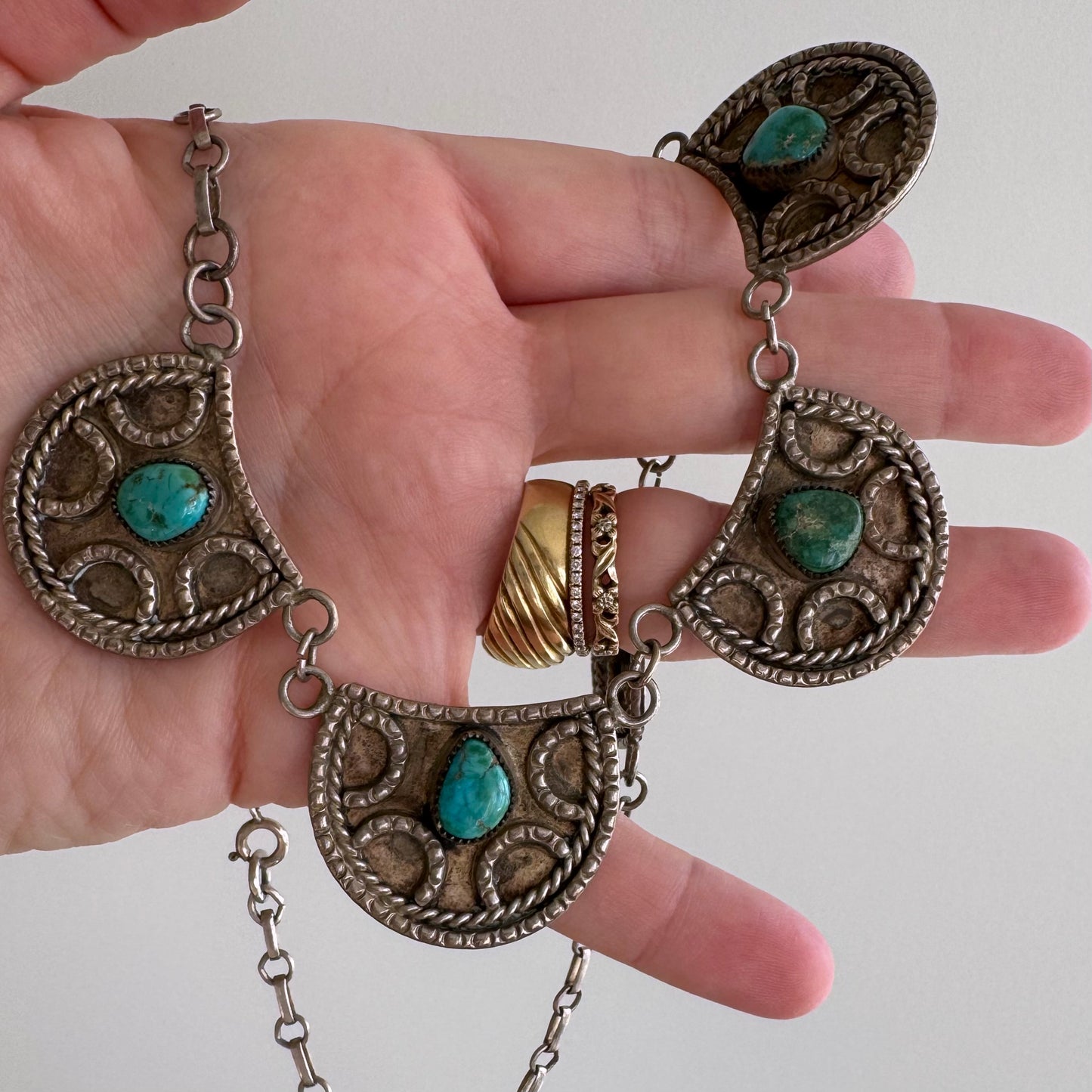 V I N T A G E // lucky links / sterling silver and turquoise horseshoe panel necklace / 18", 46g