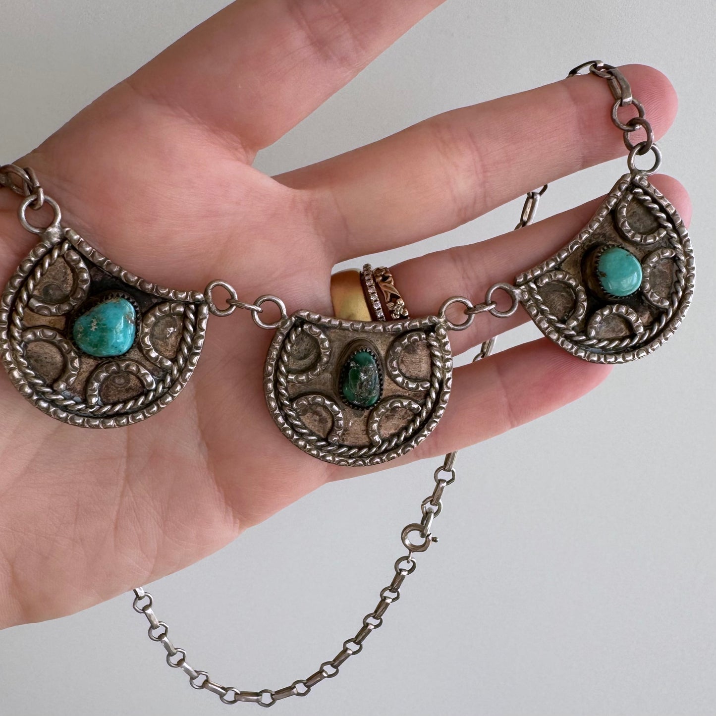 V I N T A G E // lucky links / sterling silver and turquoise horseshoe panel necklace / 18", 46g