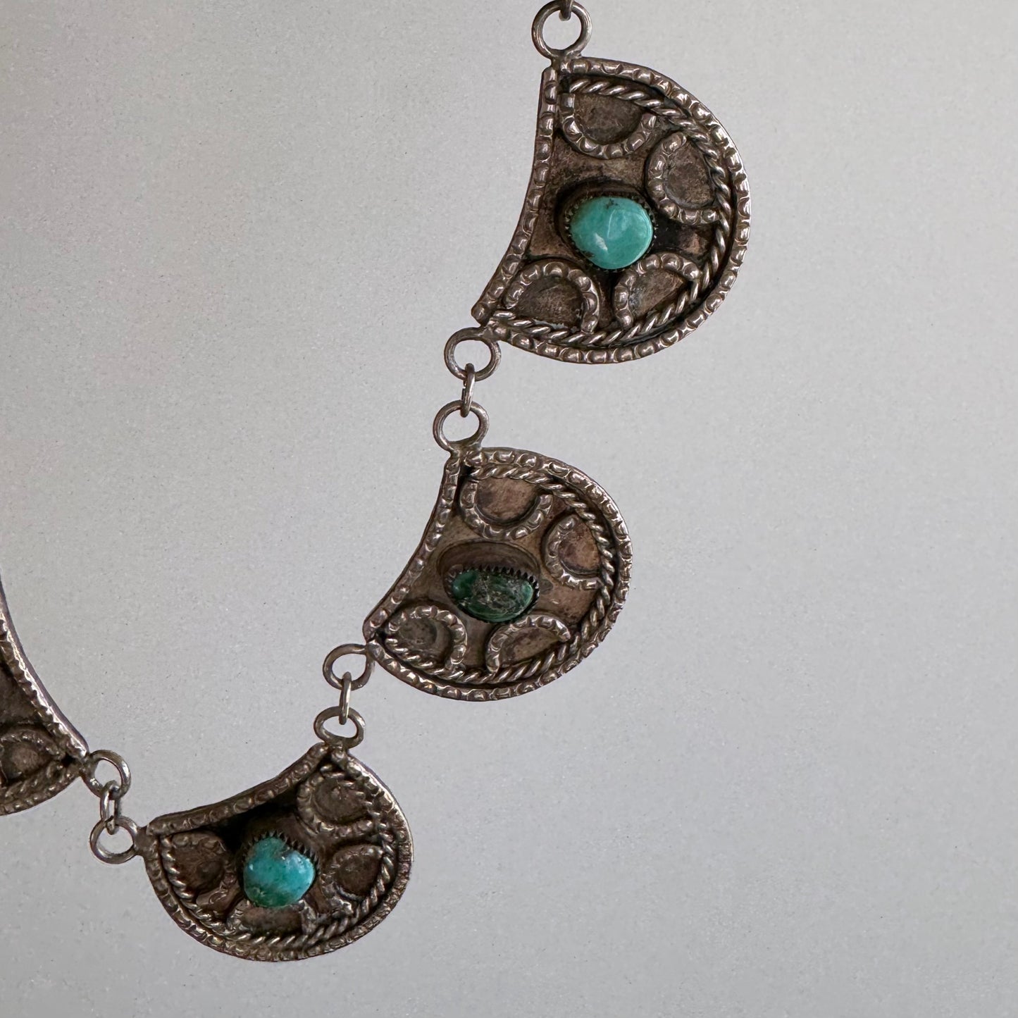 V I N T A G E // lucky links / sterling silver and turquoise horseshoe panel necklace / 18", 46g