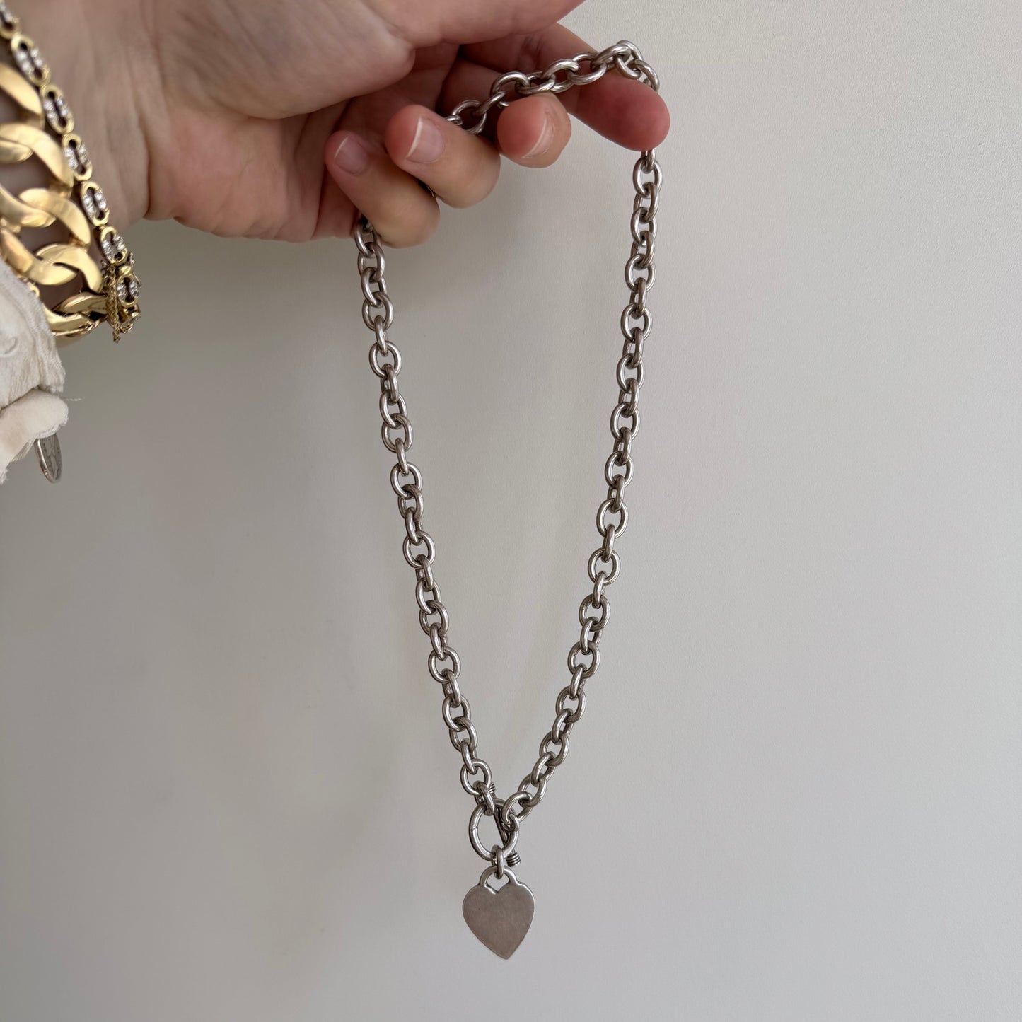 V I N T A G E // heart adorned / sterling silver oval cable link toggle chain with a heart pendant / 17", 59g