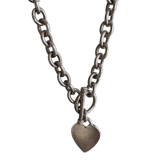 V I N T A G E // heart adorned / sterling silver oval cable link toggle chain with a heart pendant / 17", 59g