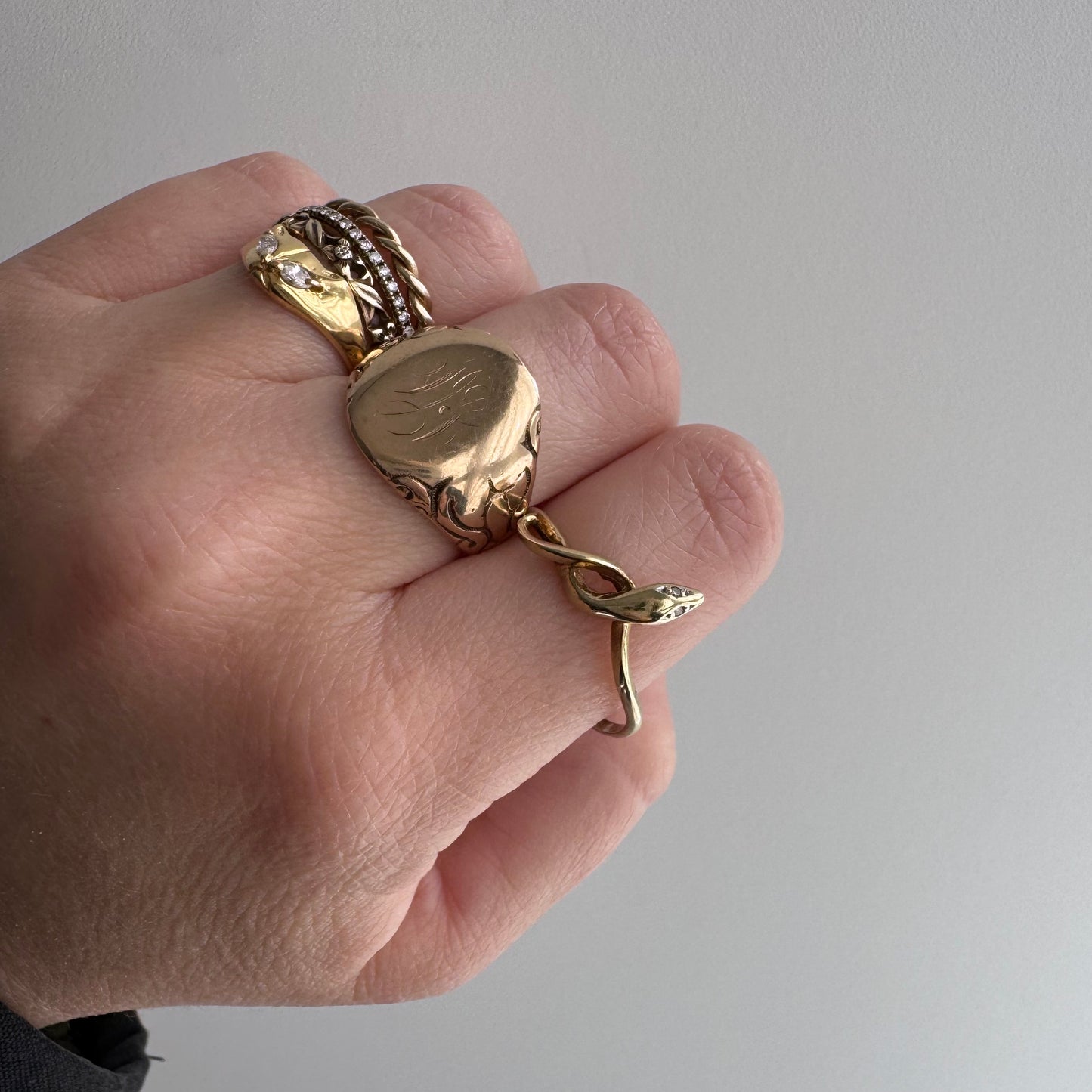 V I N T A G E // slithering hug / 10k and diamond minimalist snake stacking ring / size 11