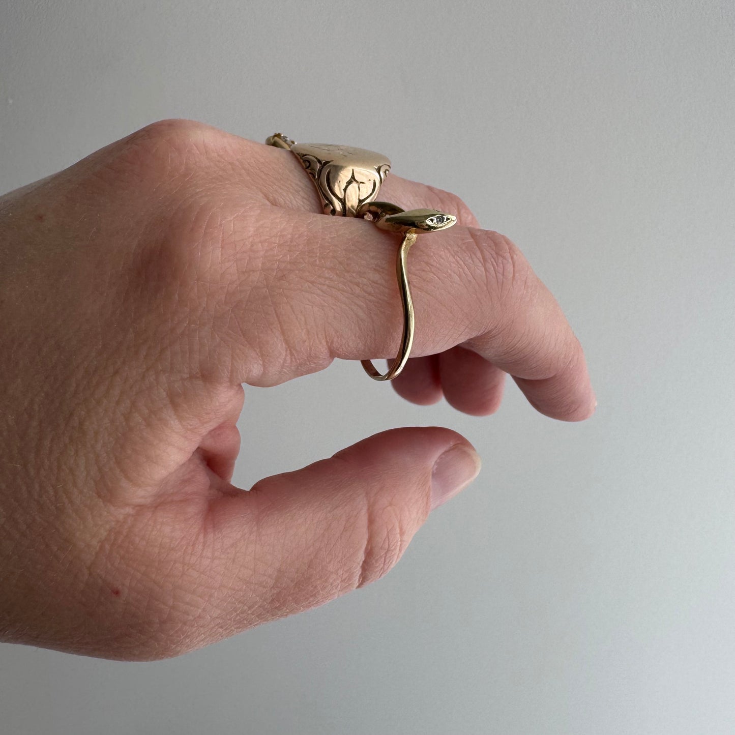 V I N T A G E // slithering hug / 10k and diamond minimalist snake stacking ring / size 11