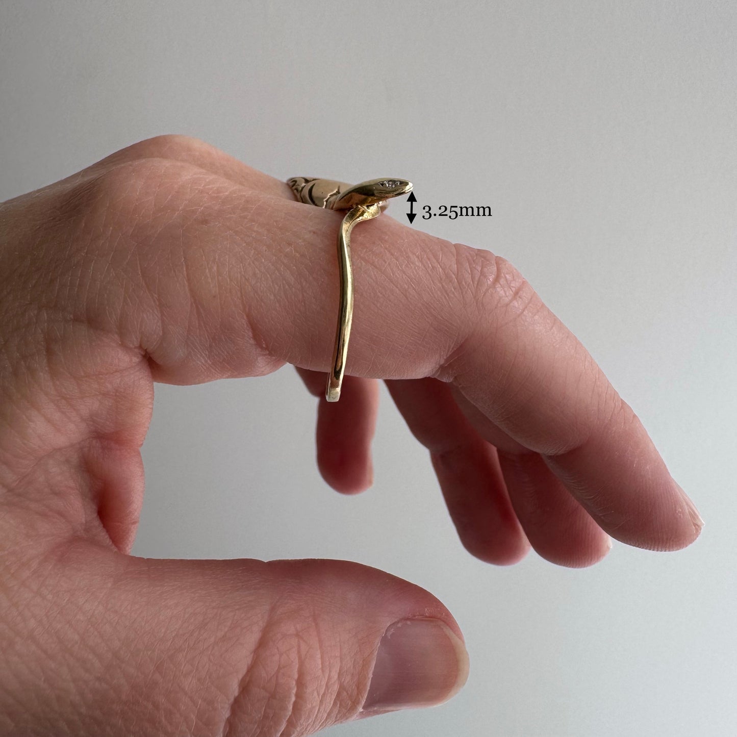 V I N T A G E // slithering hug / 10k and diamond minimalist snake stacking ring / size 11