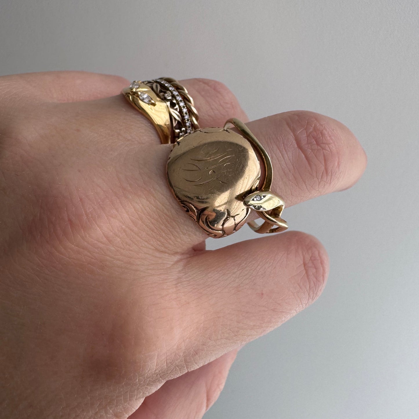 V I N T A G E // slithering hug / 10k and diamond minimalist snake stacking ring / size 11