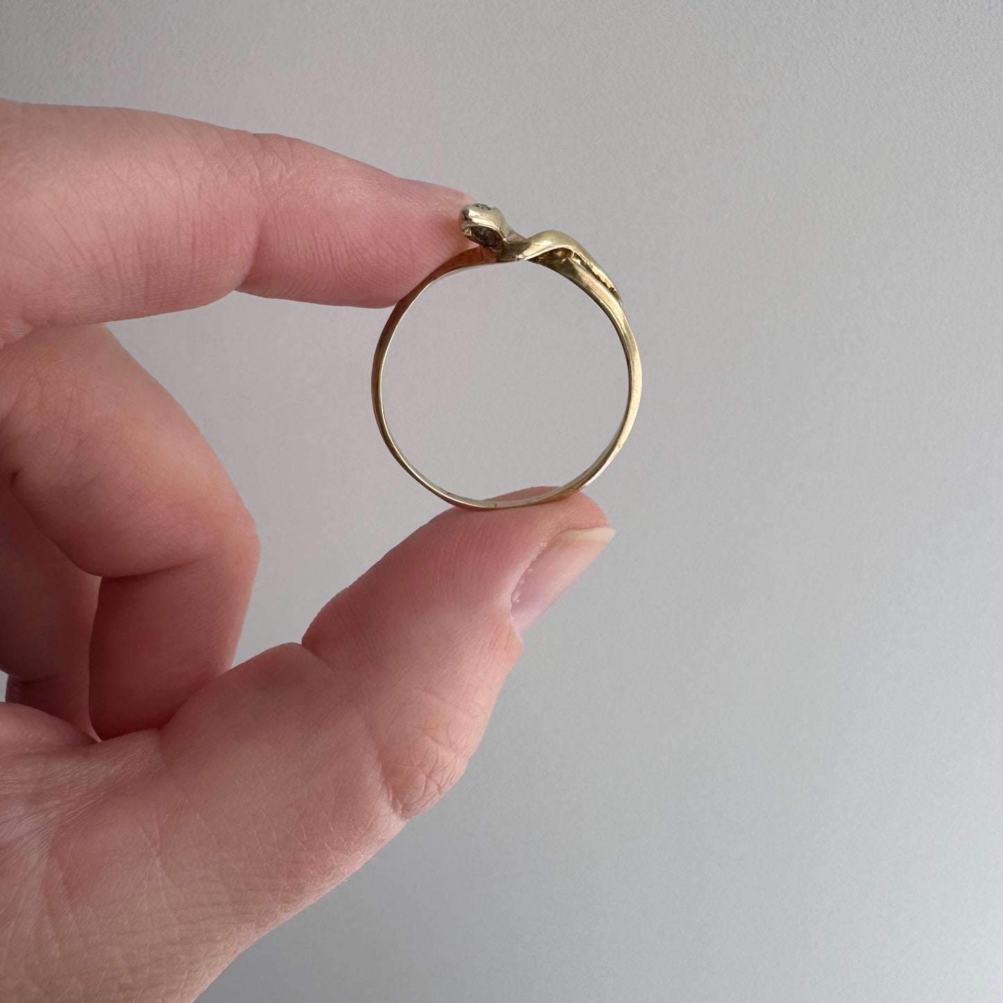V I N T A G E // slithering hug / 10k and diamond minimalist snake stacking ring / size 11