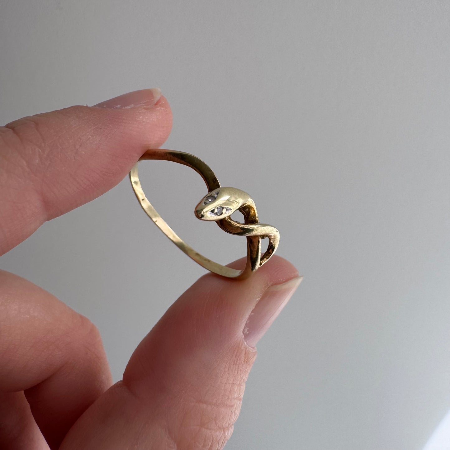 V I N T A G E // slithering hug / 10k and diamond minimalist snake stacking ring / size 11