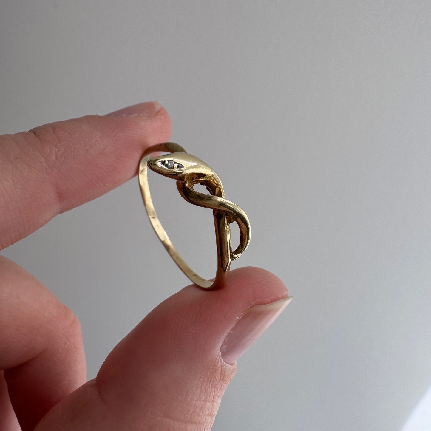 V I N T A G E // slithering hug / 10k and diamond minimalist snake stacking ring / size 11