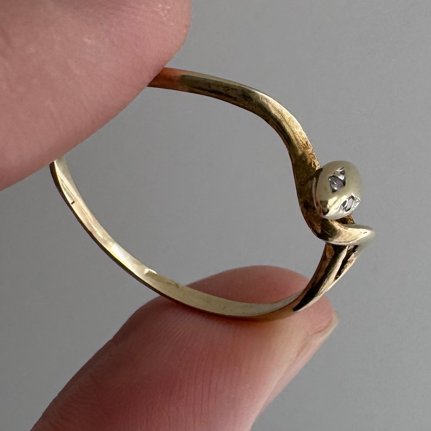 V I N T A G E // slithering hug / 10k and diamond minimalist snake stacking ring / size 11