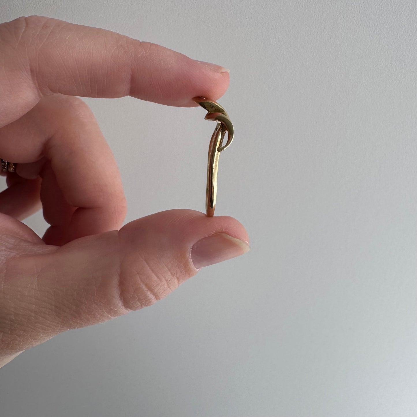 V I N T A G E // slithering hug / 10k and diamond minimalist snake stacking ring / size 11