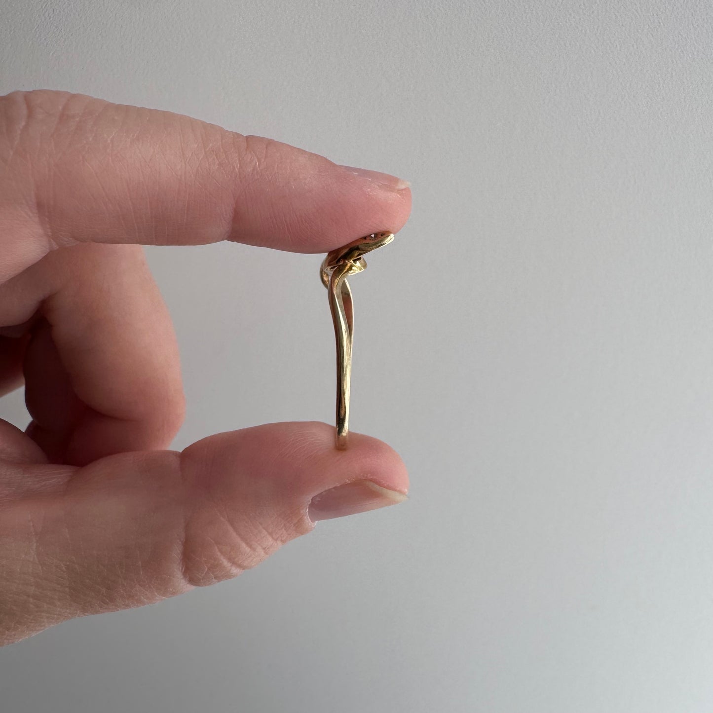 V I N T A G E // slithering hug / 10k and diamond minimalist snake stacking ring / size 11