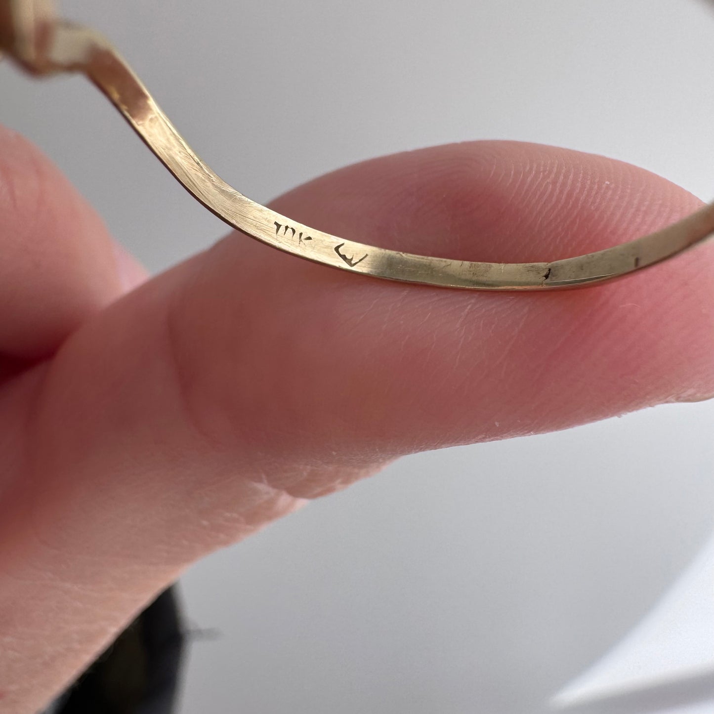 V I N T A G E // slithering hug / 10k and diamond minimalist snake stacking ring / size 11