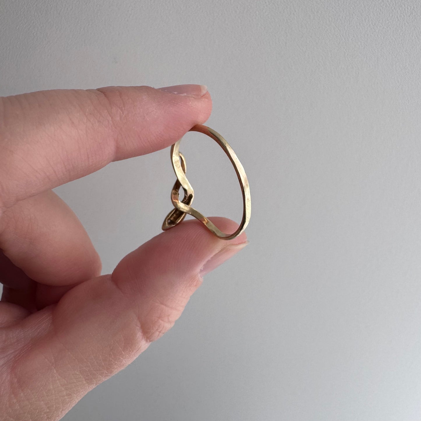 V I N T A G E // slithering hug / 10k and diamond minimalist snake stacking ring / size 11