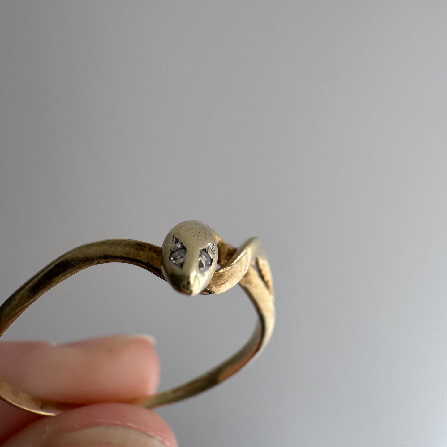 V I N T A G E // slithering hug / 10k and diamond minimalist snake stacking ring / size 11
