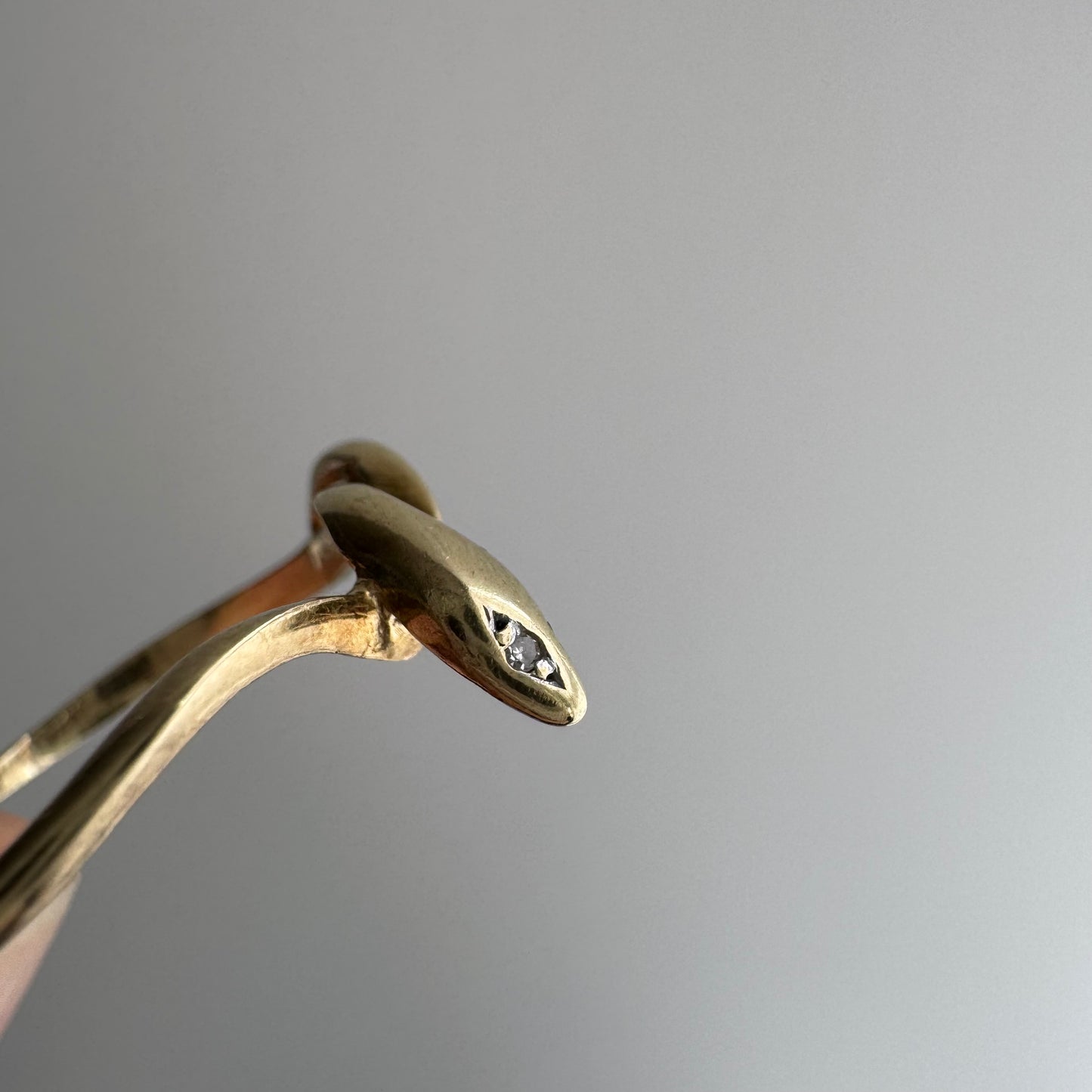 V I N T A G E // slithering hug / 10k and diamond minimalist snake stacking ring / size 11