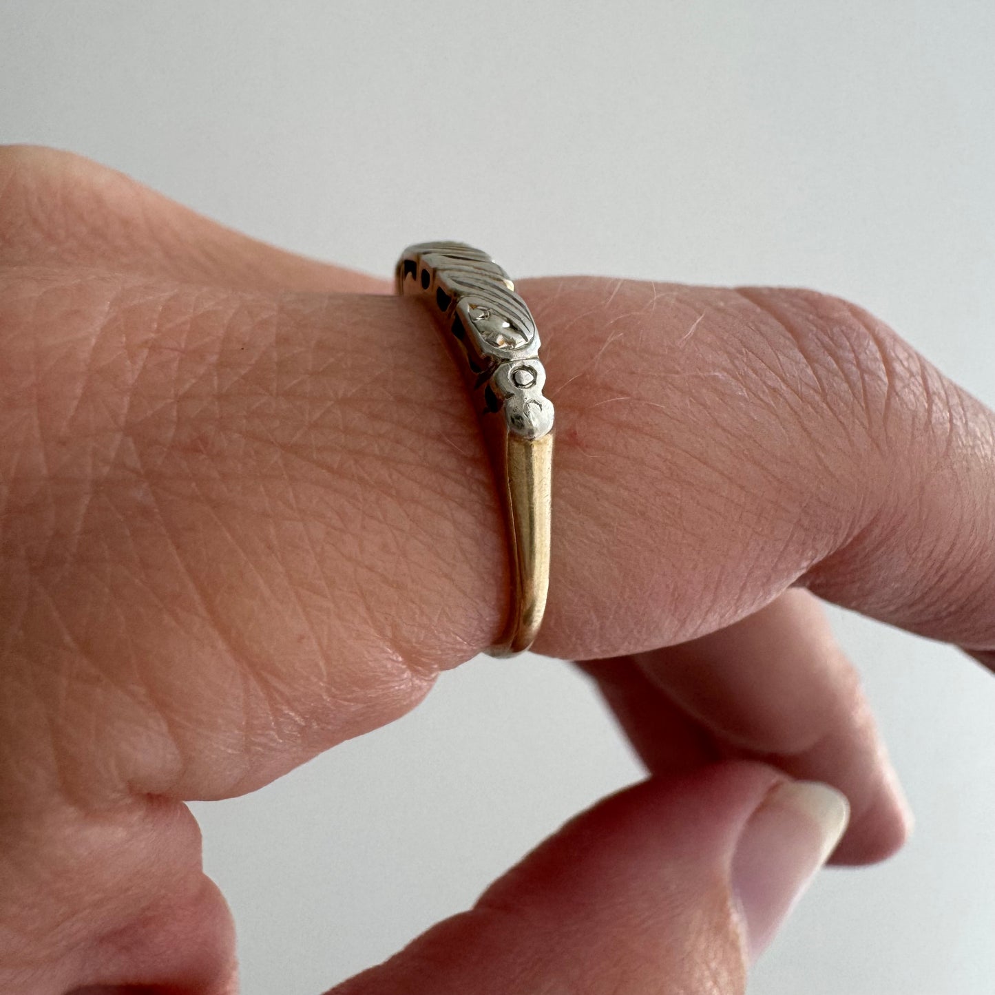 V I N T A G E // floral wave / 14k yellow and white gold embossed band / size 6