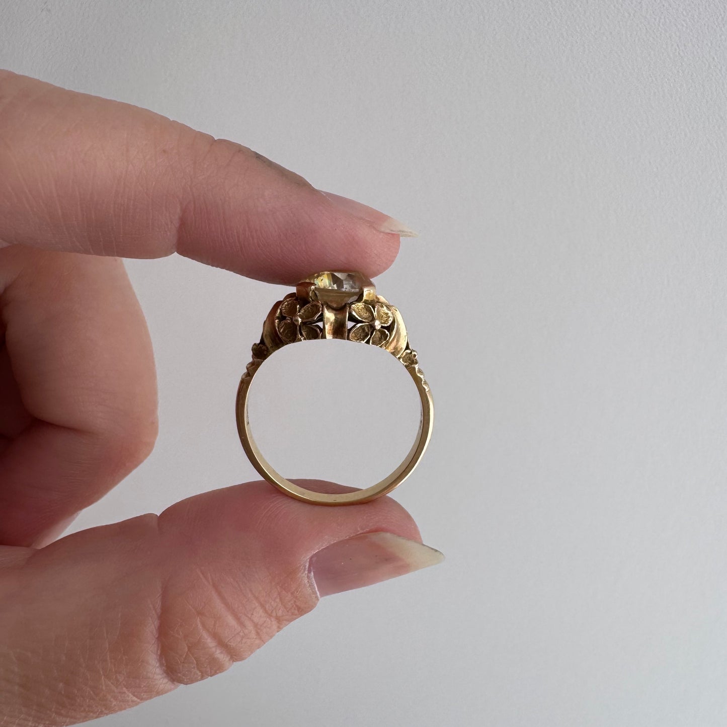 V I N T A G E // nouveau blooms / 14k 1930s floral solitaire mounting with green quartz / size 8