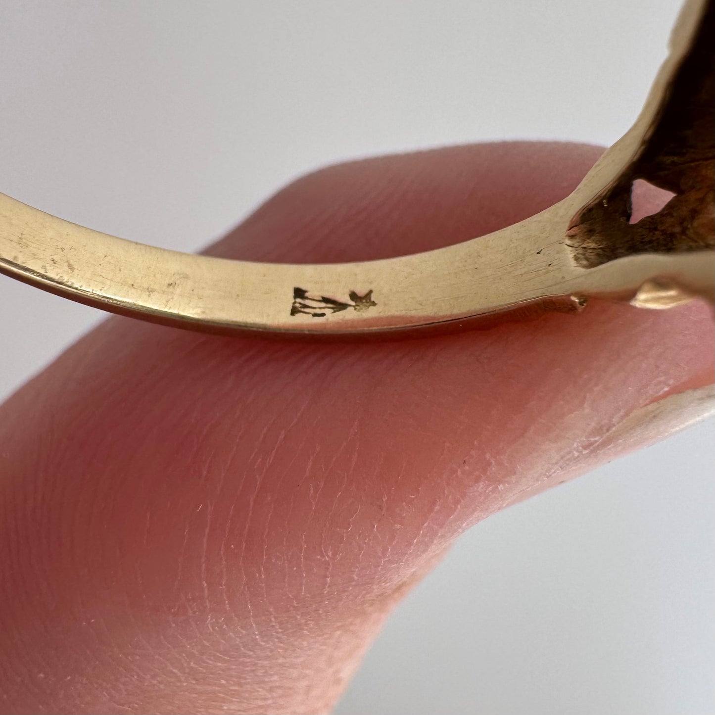 V I N T A G E // nouveau blooms / 14k 1930s floral solitaire mounting with green quartz / size 8