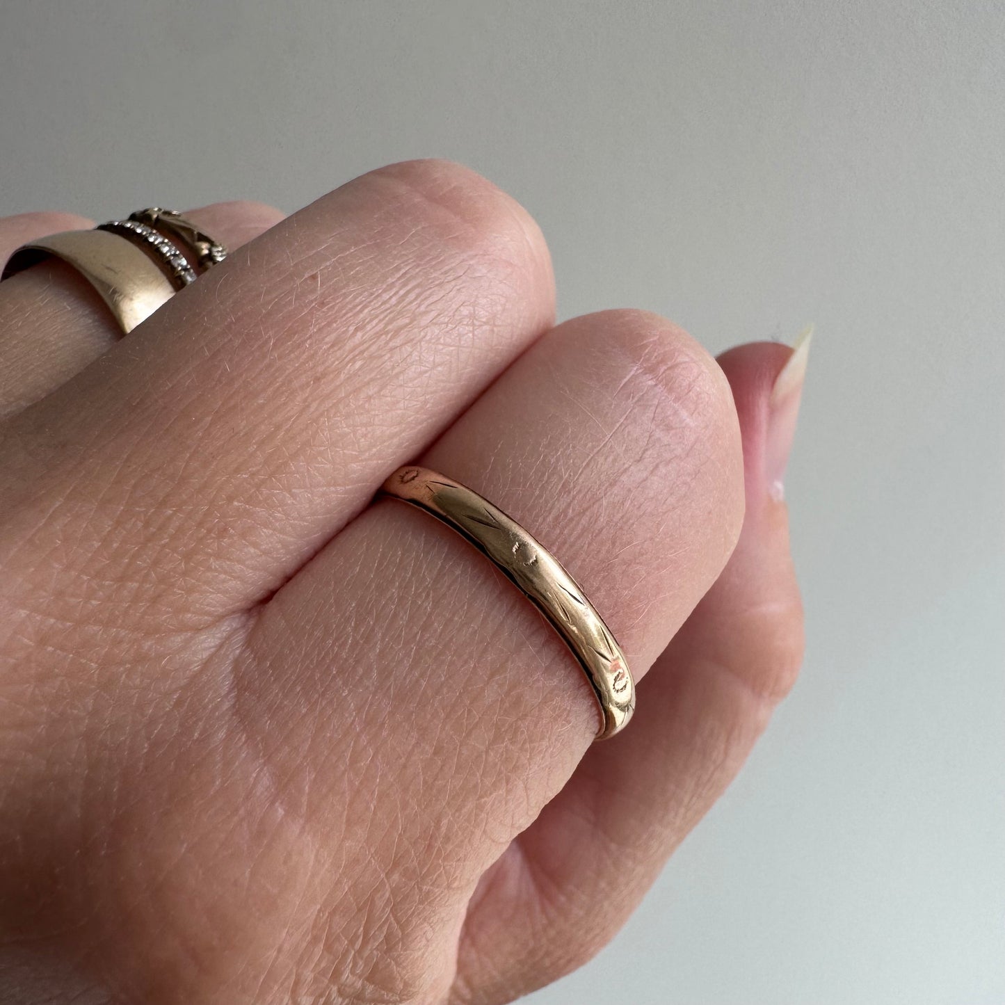 V I N T A G E // fading blooms / 10k yellow gold floral blossom patterned eternity band / size 9.75