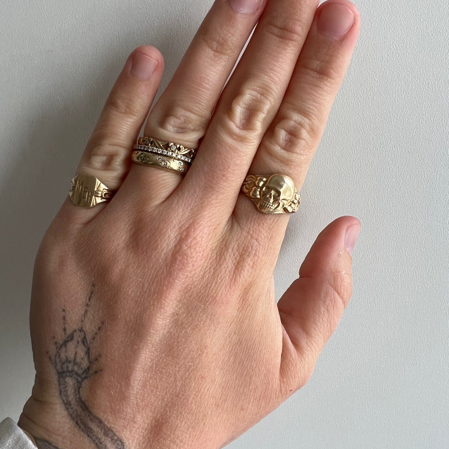 P R E - L O V E D // memento mori grin / 14k yellow gold skull ring / size 6