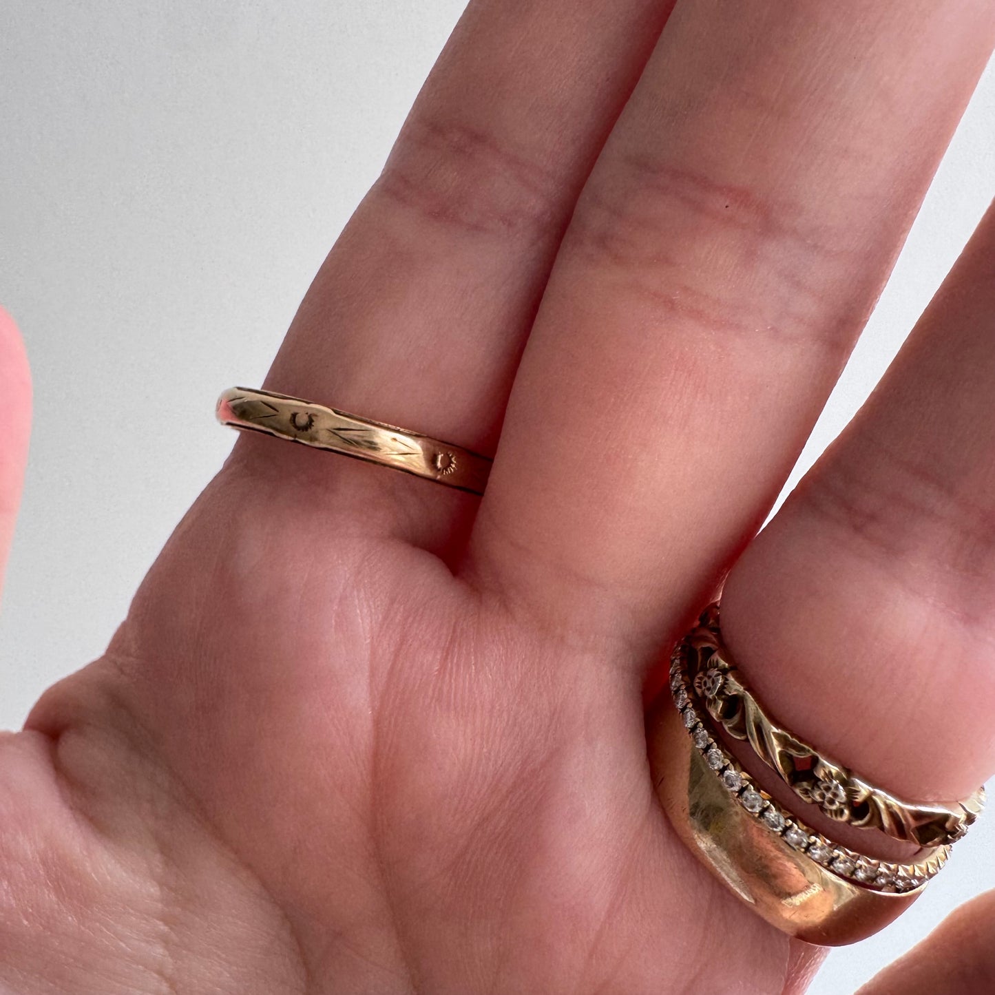 V I N T A G E // fading blooms / 10k yellow gold floral blossom patterned eternity band / size 9.75