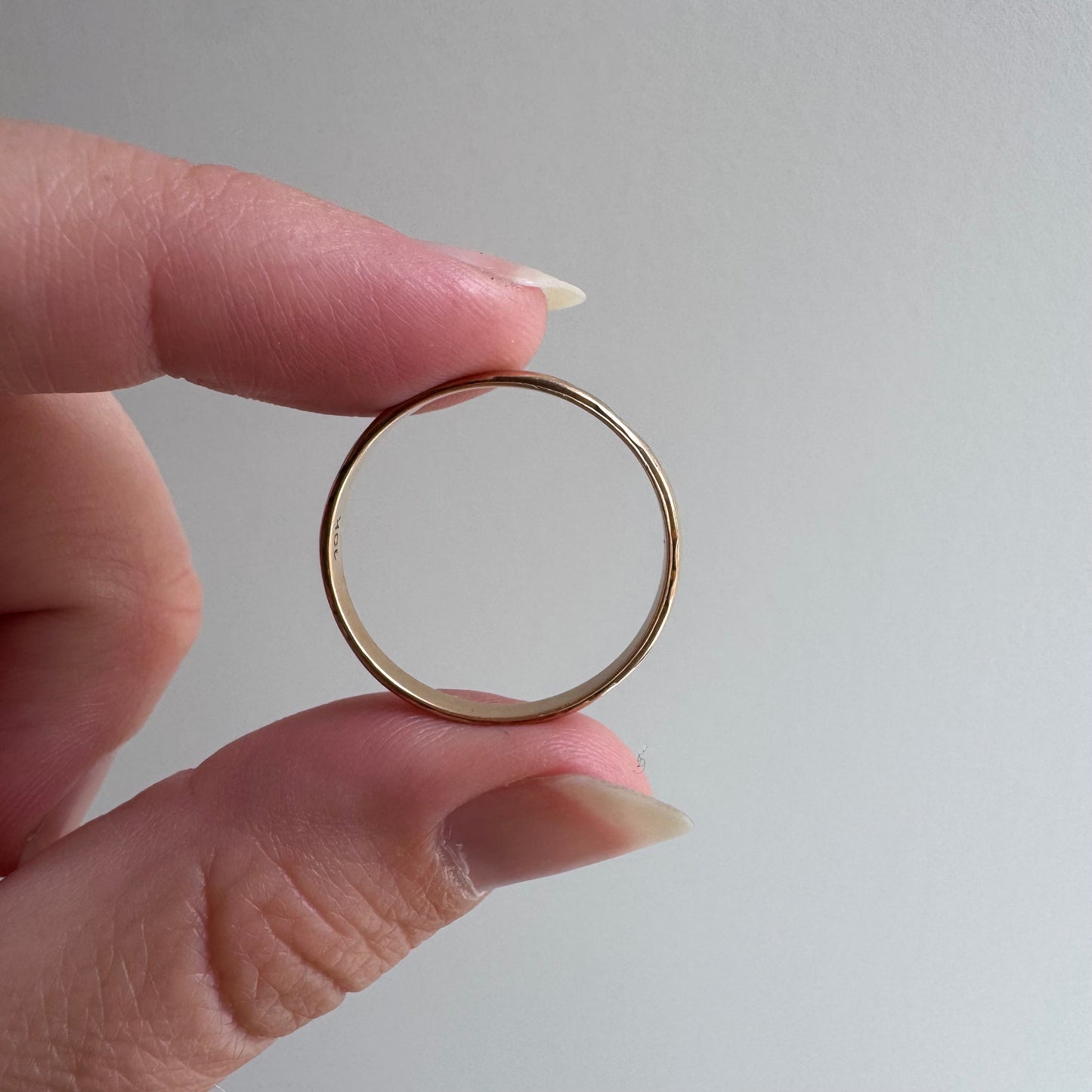 V I N T A G E // fading blooms / 10k yellow gold floral blossom patterned eternity band / size 9.75