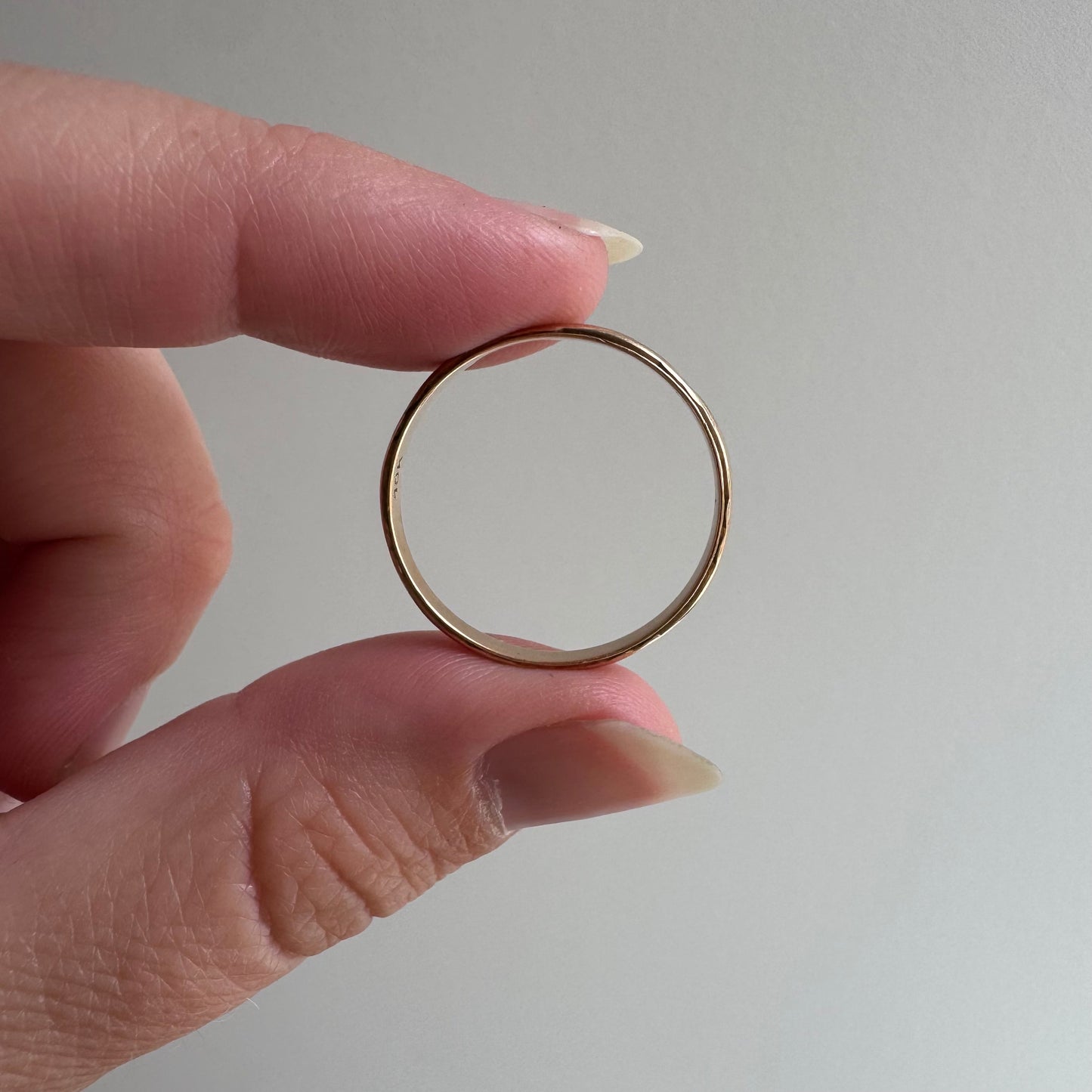 V I N T A G E // fading blooms / 10k yellow gold floral blossom patterned eternity band / size 9.75