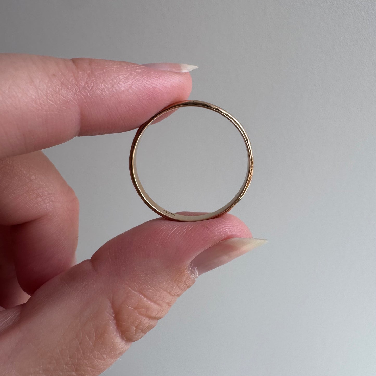 V I N T A G E // fading blooms / 10k yellow gold floral blossom patterned eternity band / size 9.75