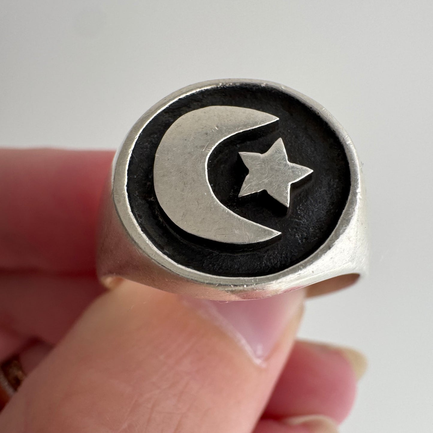 V I N T A G E // waxing or waning crescent / sterling silver chunky round crescent and star signet / size 11.25
