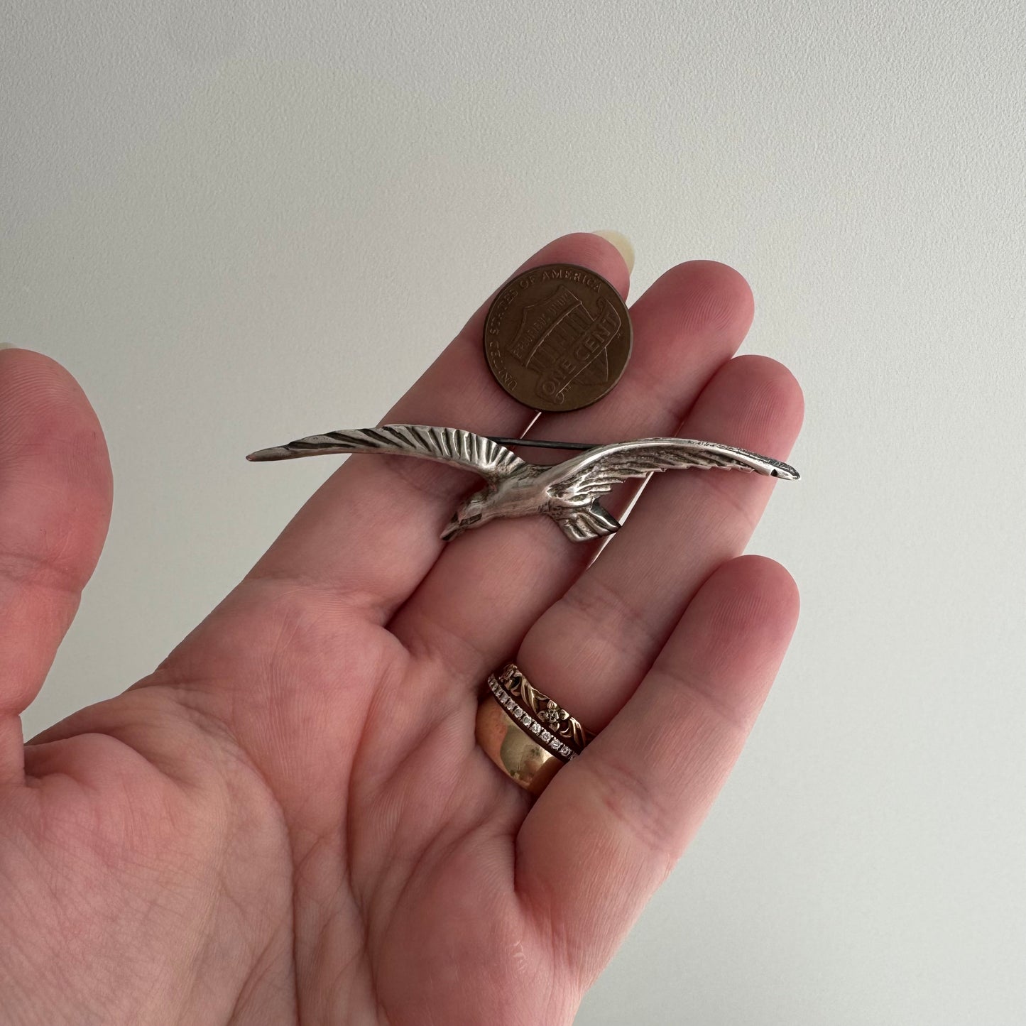 V I N T A G E // feathered friends / almost pair of birds in flight / brooches