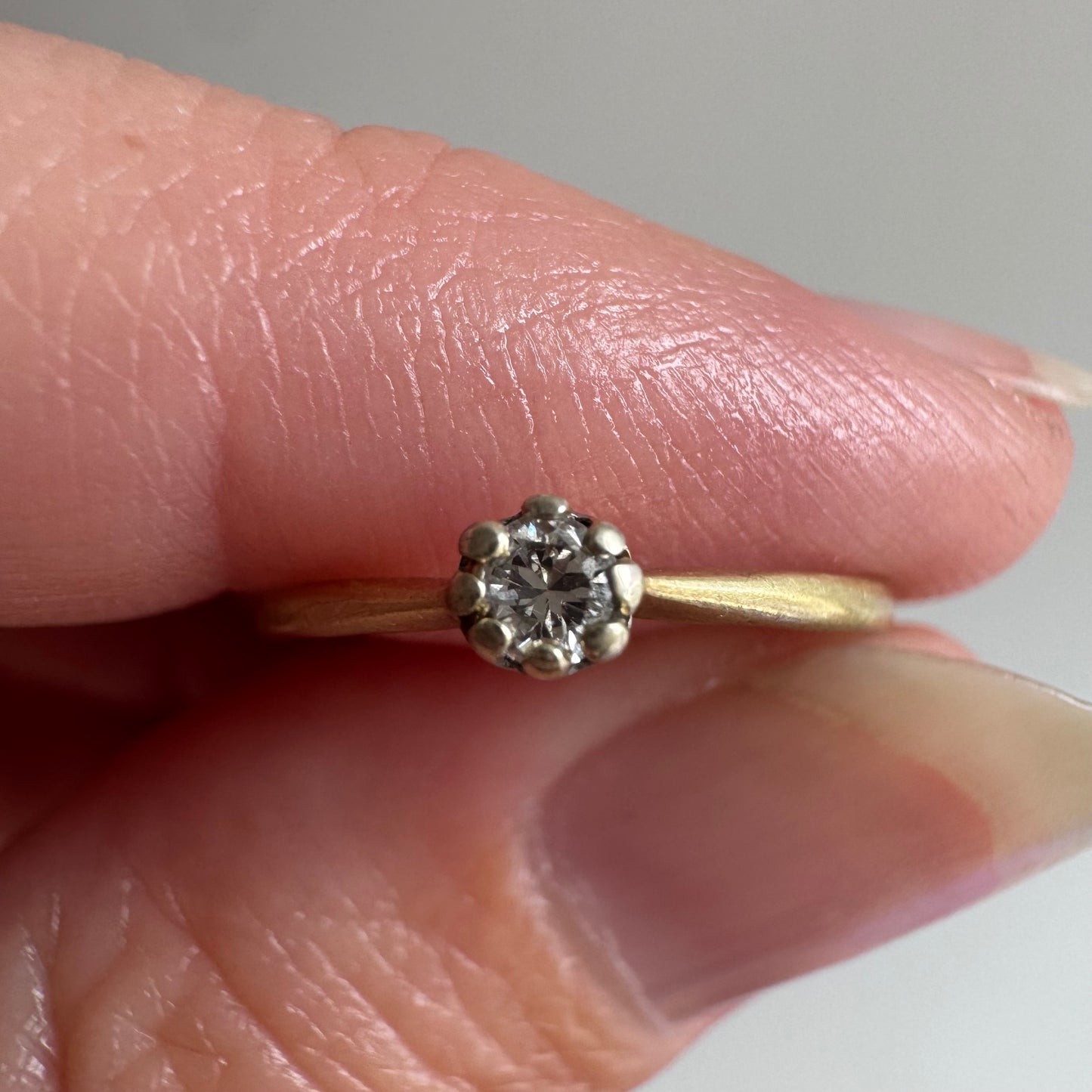 V I N T A G E // pinky twinkle / 14k and diamond solitaire ring / size 3.5