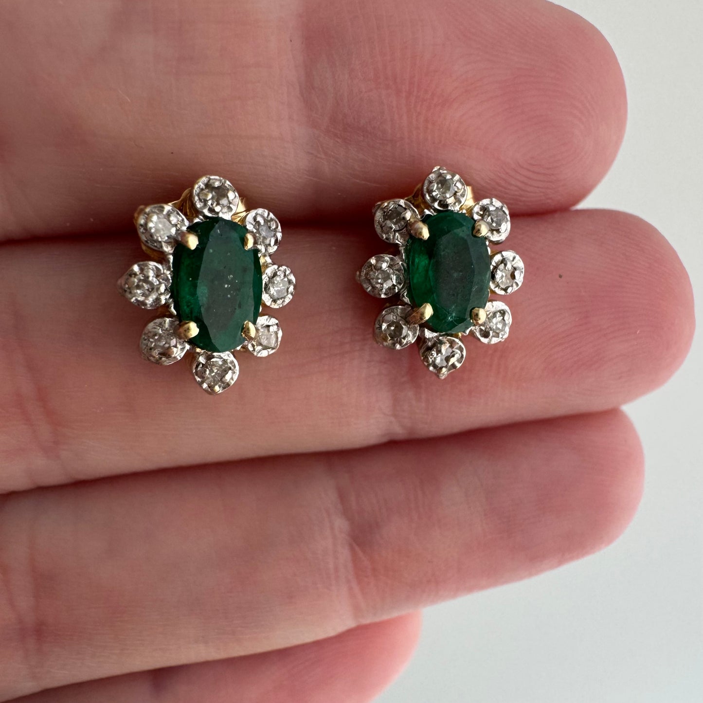 V I N T A G E // stretched daisy / 14k and emerald daisy clusters with accent diamonds / post earrings