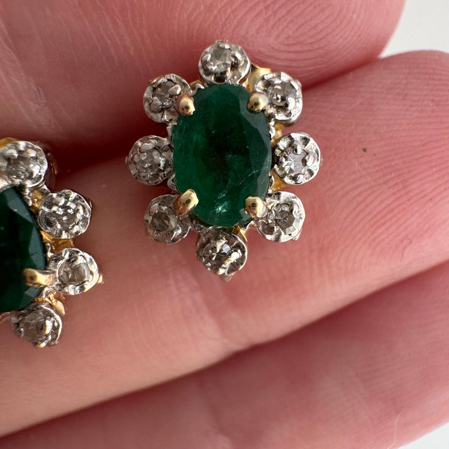 V I N T A G E // stretched daisy / 14k and emerald daisy clusters with accent diamonds / post earrings