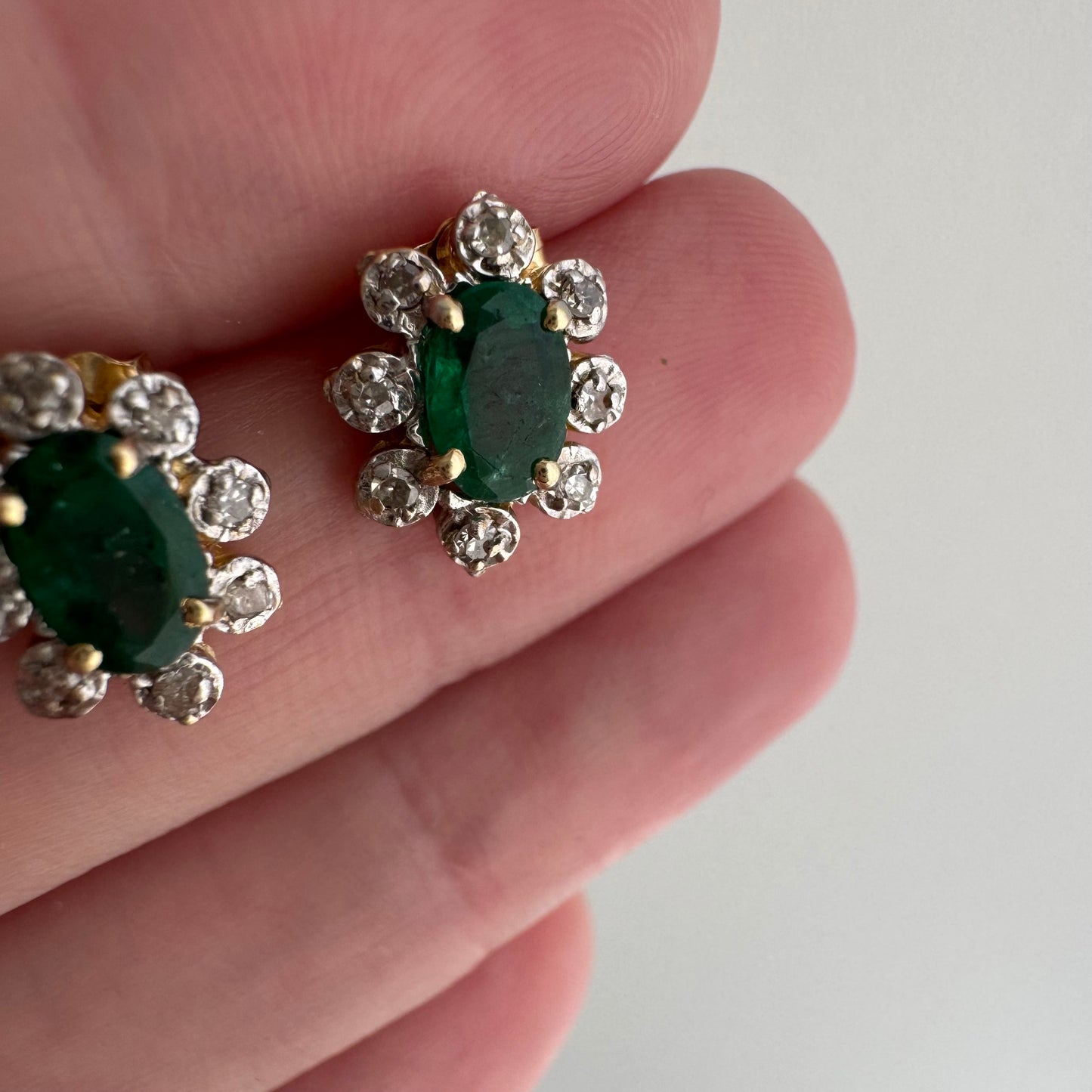 V I N T A G E // stretched daisy / 14k and emerald daisy clusters with accent diamonds / post earrings