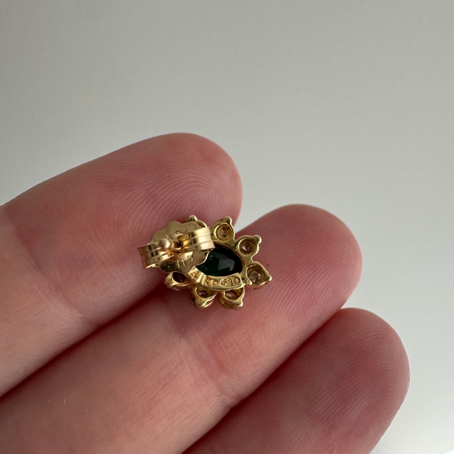 V I N T A G E // stretched daisy / 14k and emerald daisy clusters with accent diamonds / post earrings