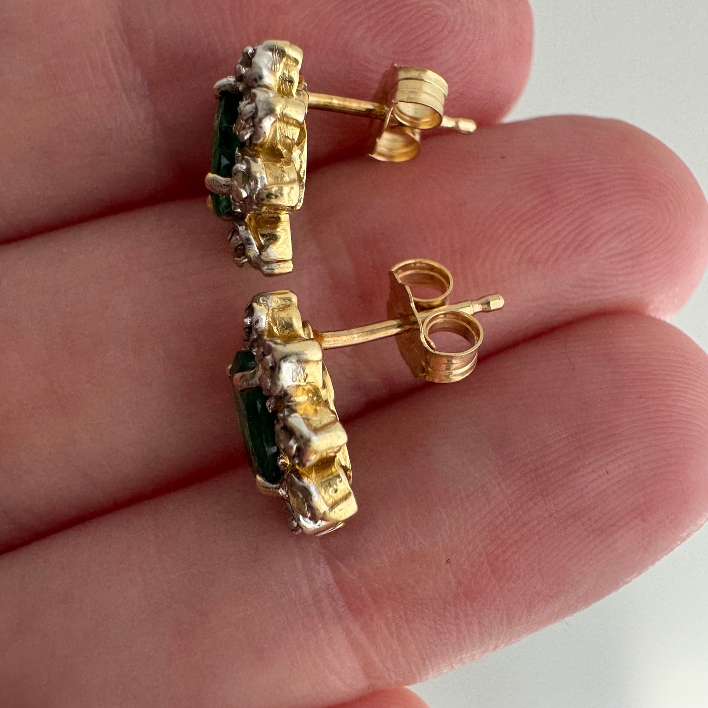 V I N T A G E // stretched daisy / 14k and emerald daisy clusters with accent diamonds / post earrings