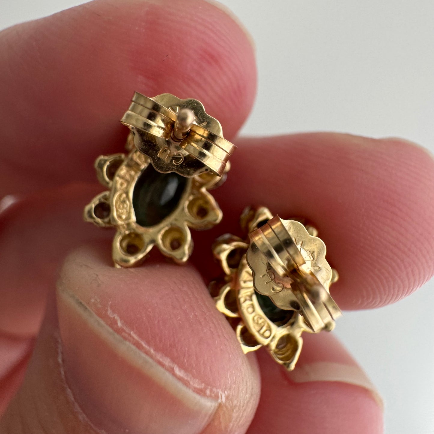 V I N T A G E // stretched daisy / 14k and emerald daisy clusters with accent diamonds / post earrings