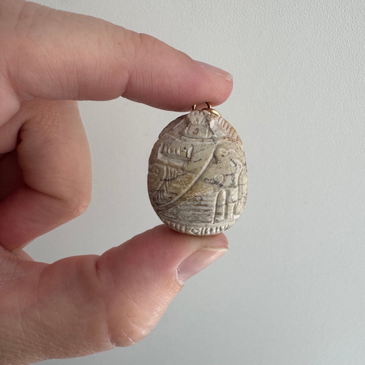 V I N T A G E // dynamic beetle / 14k and carved faience or stone scarab with maybe Horus carving / a pendant