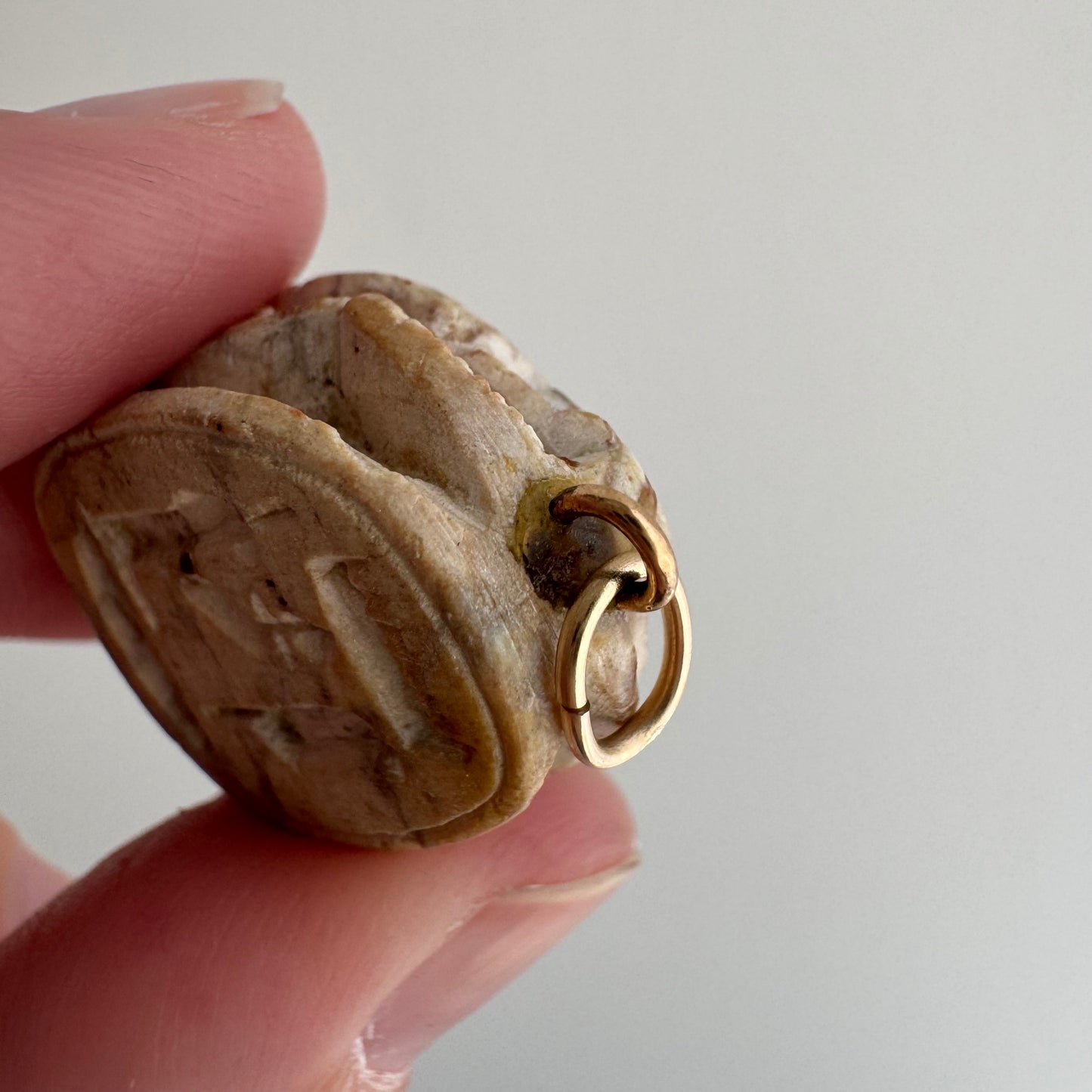 V I N T A G E // dynamic beetle / 14k and carved faience or stone scarab with maybe Horus carving / a pendant