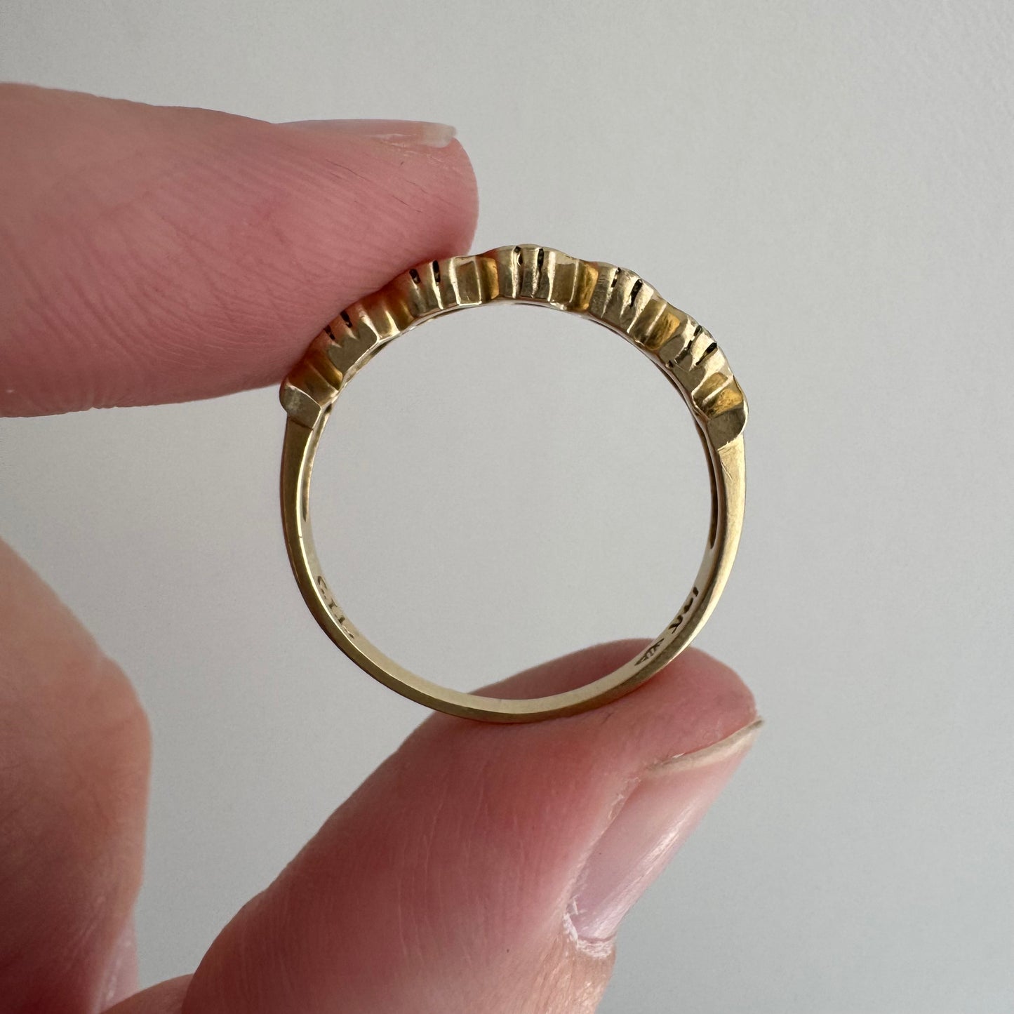 V I N T A G E // XOXOXOXOXOX / 14k yellow gold five stone diamond stacking band / size 6.25