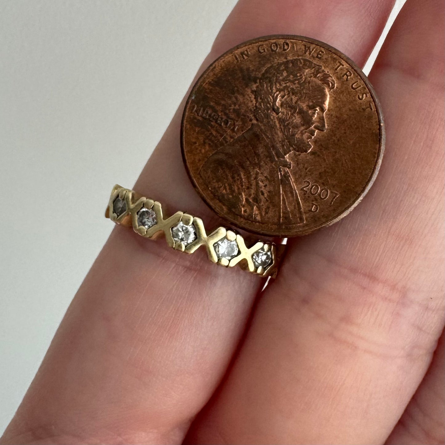 V I N T A G E // XOXOXOXOXOX / 14k yellow gold five stone diamond stacking band / size 6.25