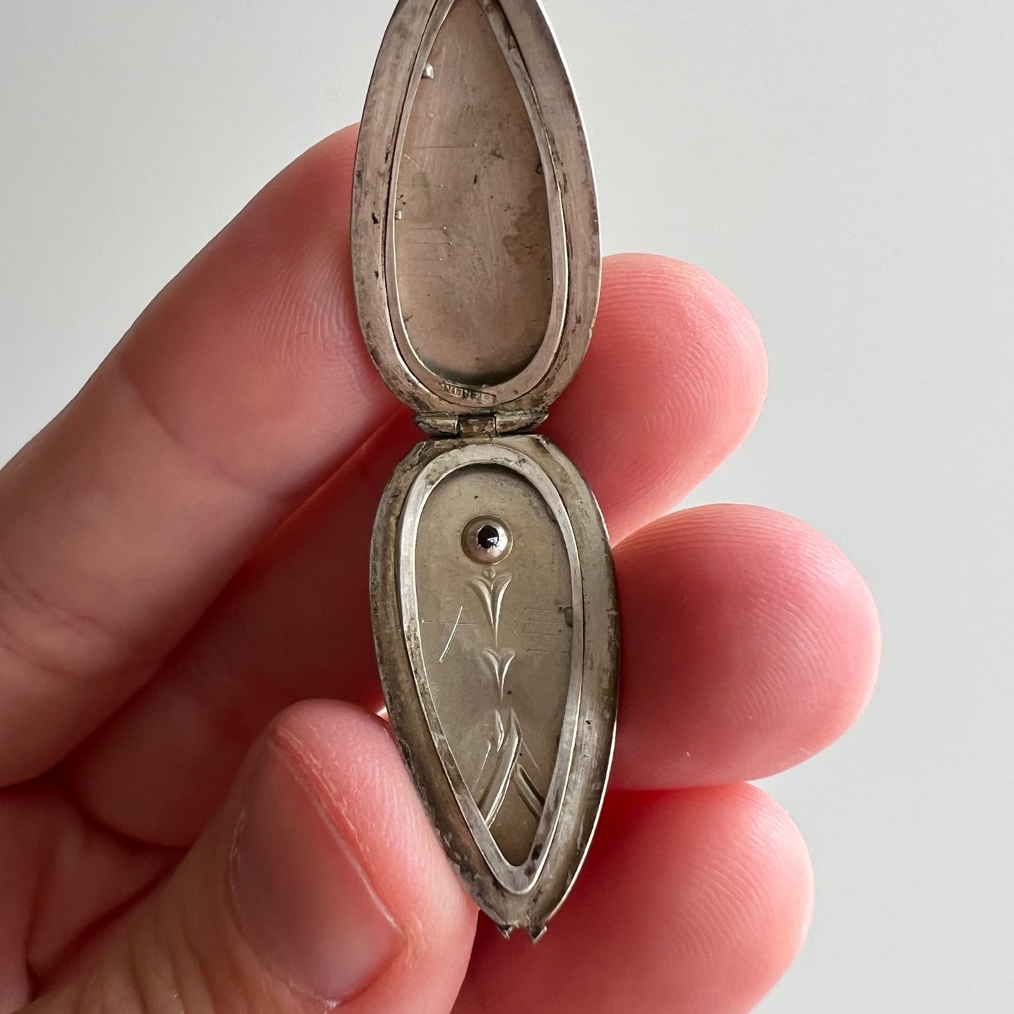 V I N T A G E // memories like no others / sterling silver locket with enamel and blue stone / a pendant