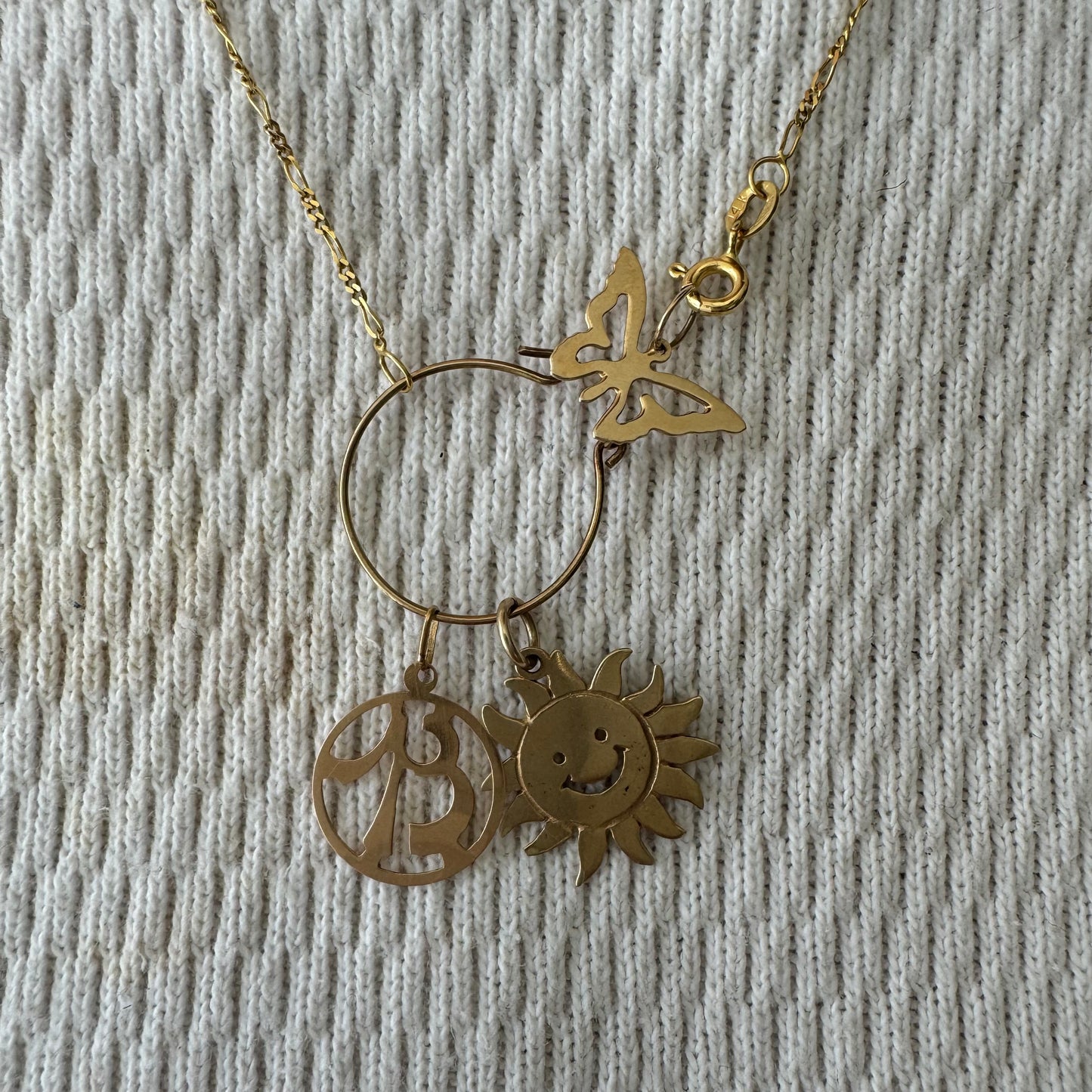 V I N T A G E // cheerful flares / 14k yellow gold sun face / a charm or pendant