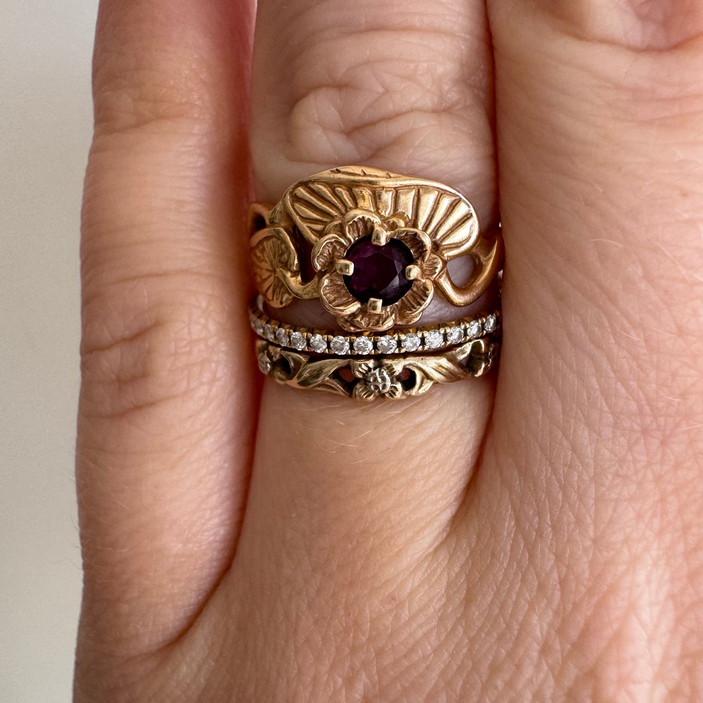 V I N T A G E // like a waterlily / 14k and rhodolite garnet floral ring / size 5.5