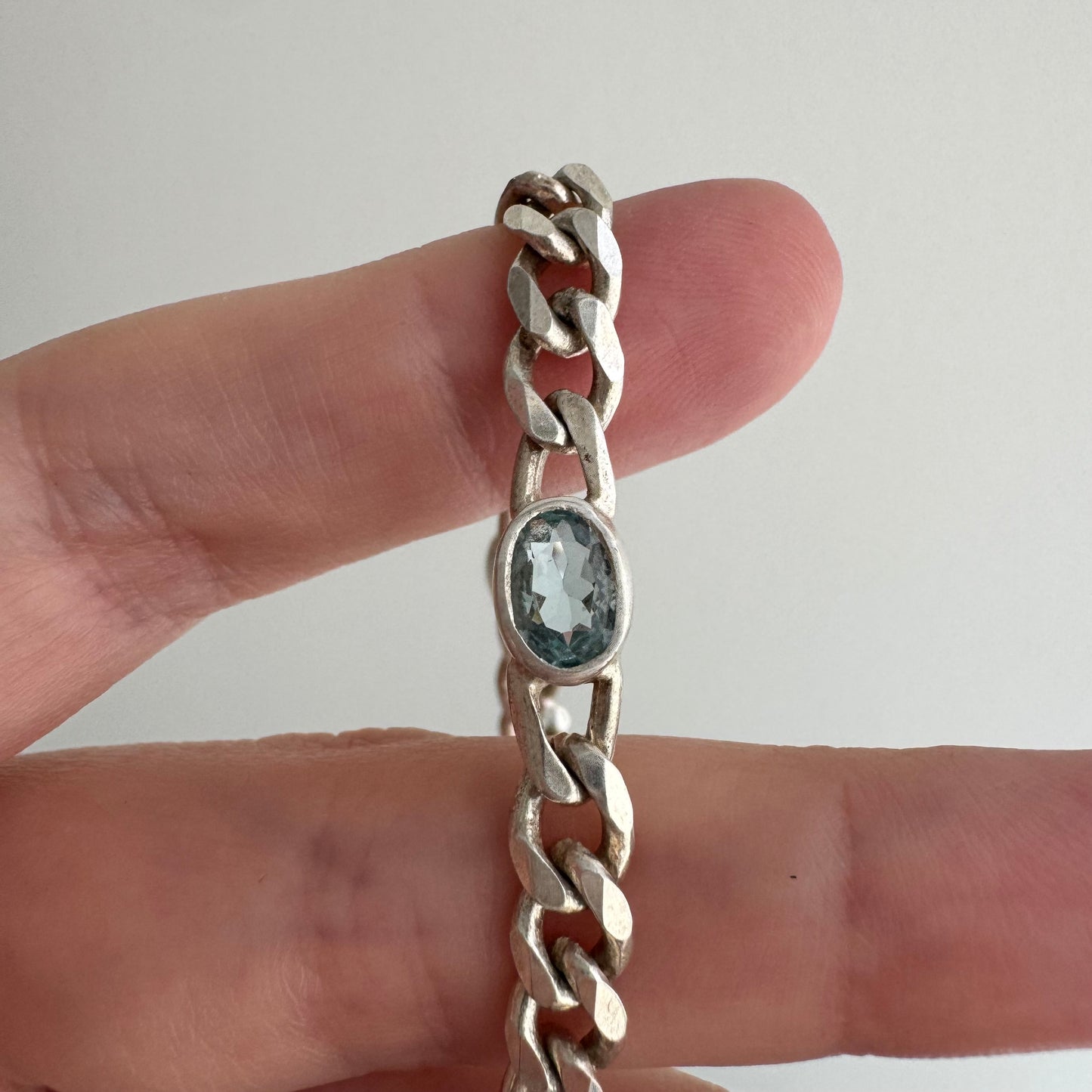 V I N T A G E // bezeled stations / Italy sterling silver figaro chain with topaz stations / 24", 31g