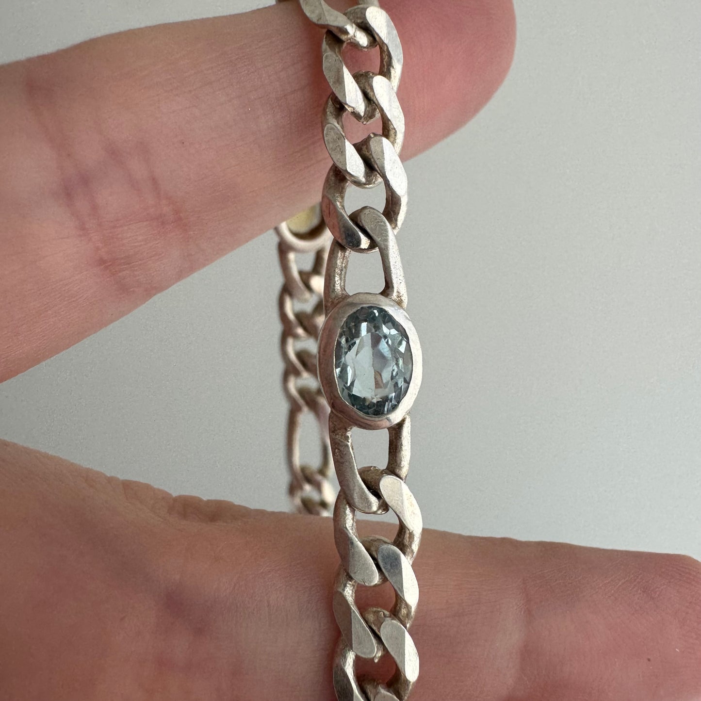 V I N T A G E // bezeled stations / Italy sterling silver figaro chain with topaz stations / 24", 31g