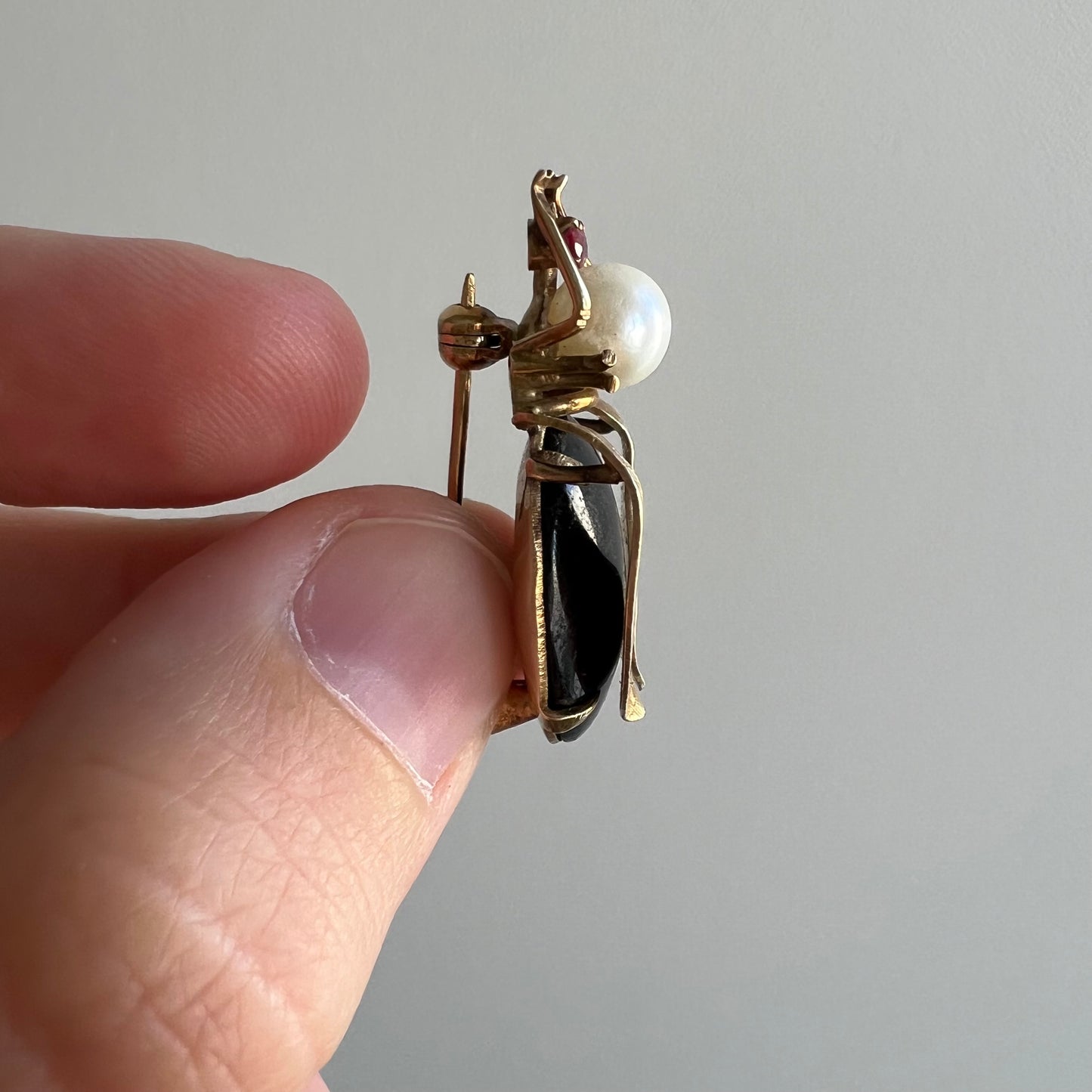 V I N T A G E // magnificent beetle / 14k yellow gold insect / brooch or pearl pendant