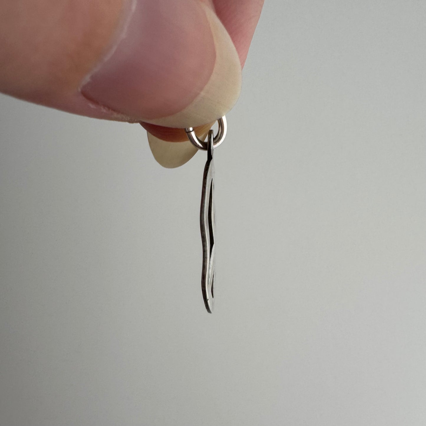 V I N T A G E // battered peace / sterling silver peace sign / a pendant