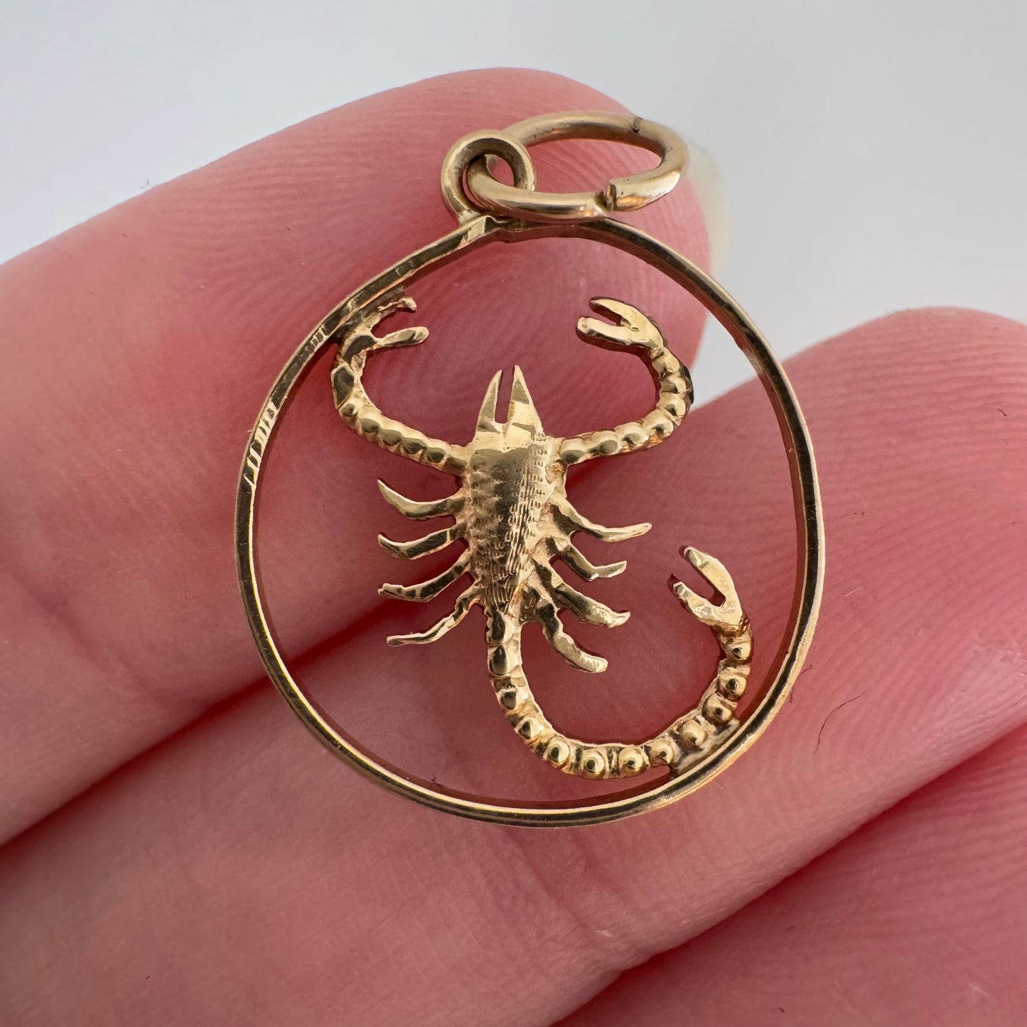 V I N T A G E // the scorpion / 18k yellow gold mid century Scorpio zodiac / a pendant