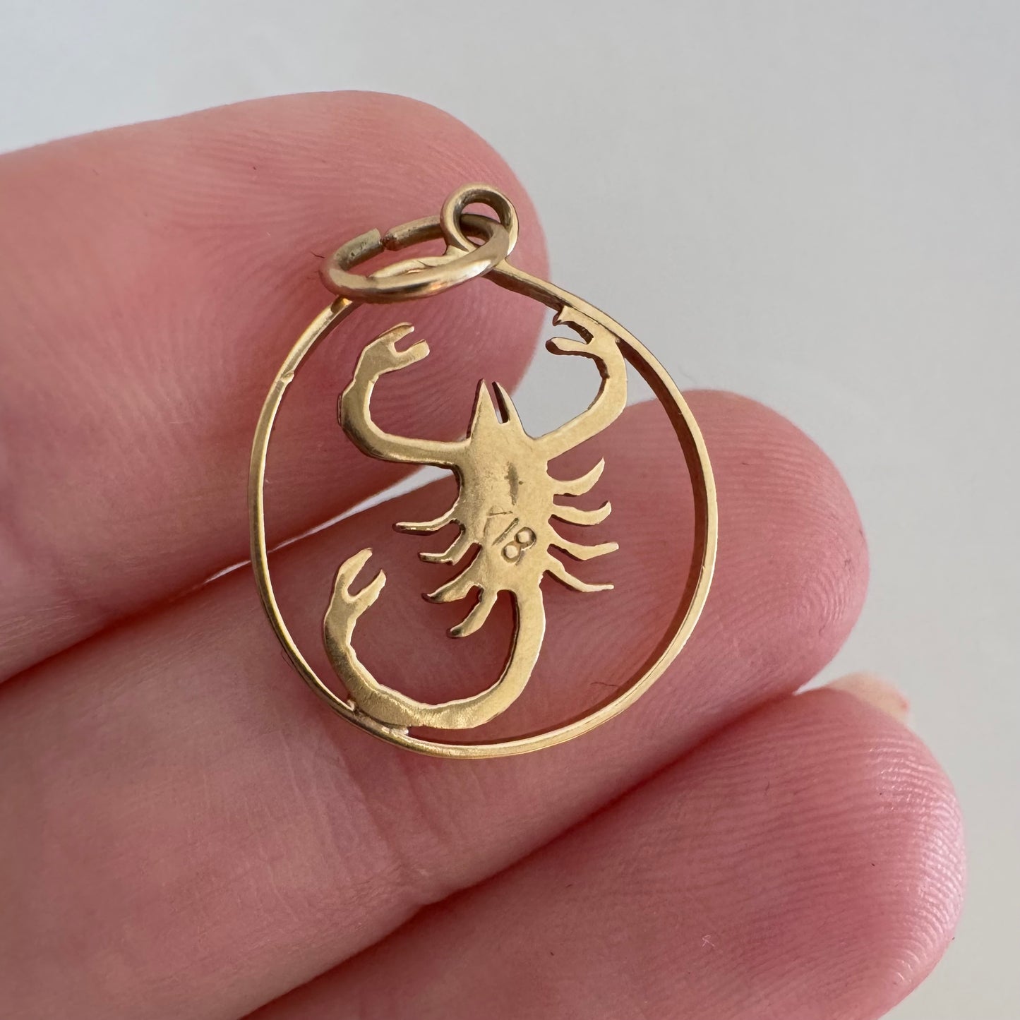 V I N T A G E // the scorpion / 18k yellow gold mid century Scorpio zodiac / a pendant